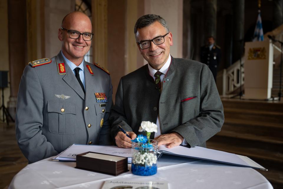 Der Kommandeur der Sanitätsakademie der Bundeswehr, Generalstabsarzt Dr....